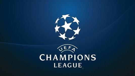 他在场上展 他在场上展